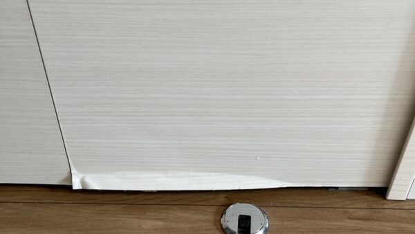 ペットの尿による扉の膨らみ補修/東京都東久留米市/リペア